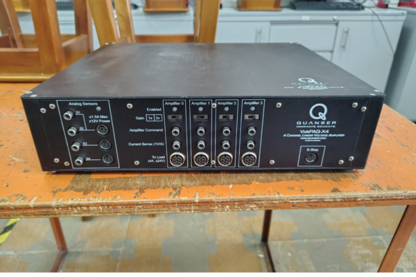 Imagen equipo Quanser Amplificador de voltaje Quanser VoltPAQ-X4  