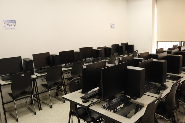 imagen decorativa Sala de informática 412