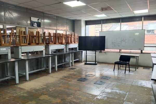 imagen decorativa Laboratorio Circuitos eléctricos A