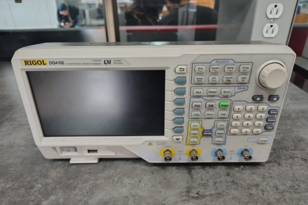 Imagen exposicion GENERADOR : Generador RIGOL 607