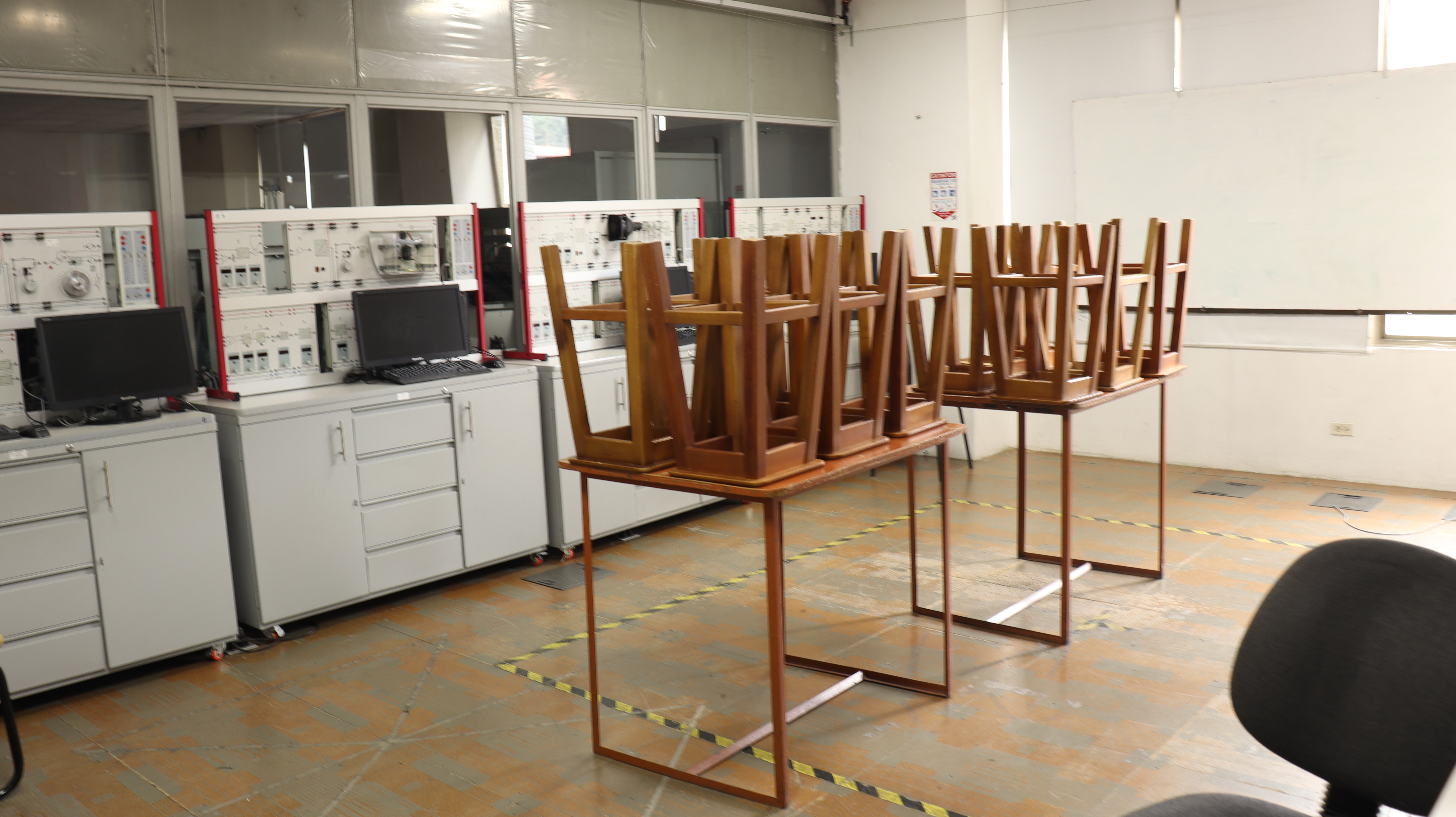 Imagen general Laboratorio de Control 708