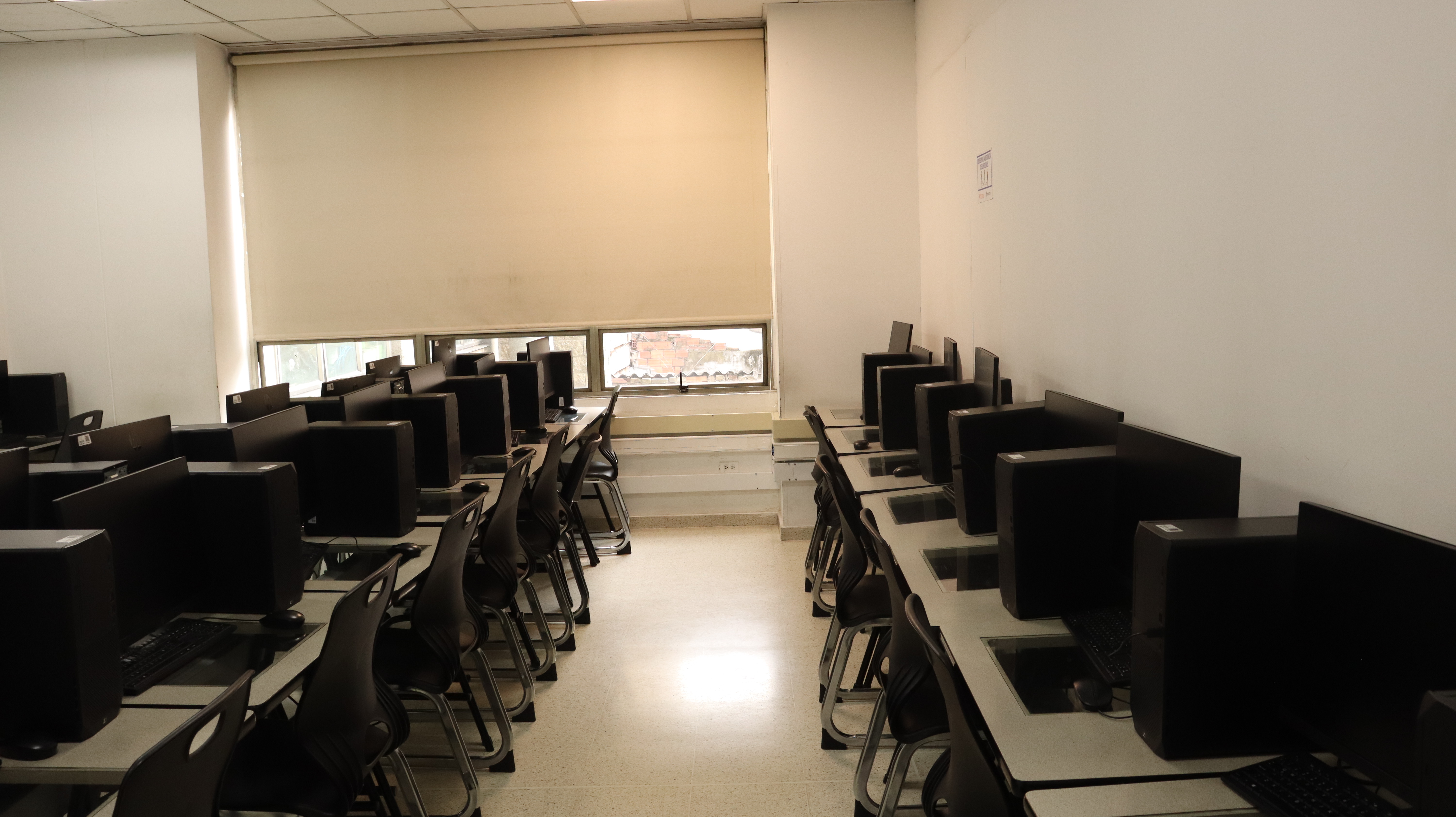 Imagen general Sala Informática 412 (2)