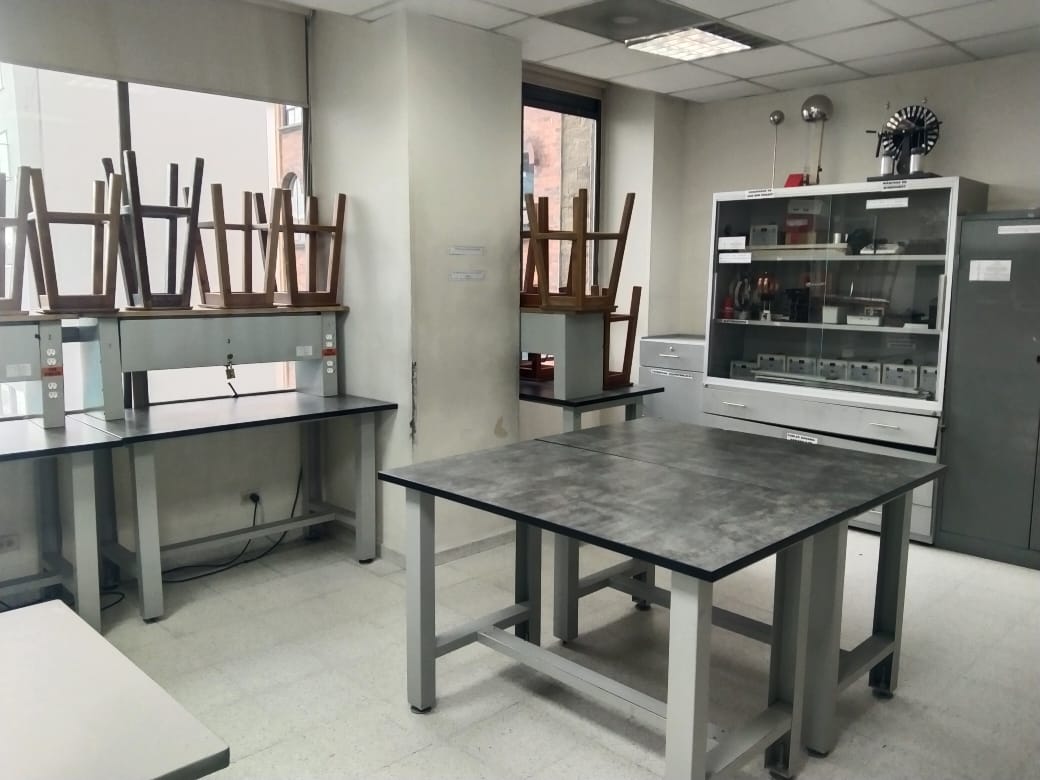 Imagen General Laboratorio Física II (2)