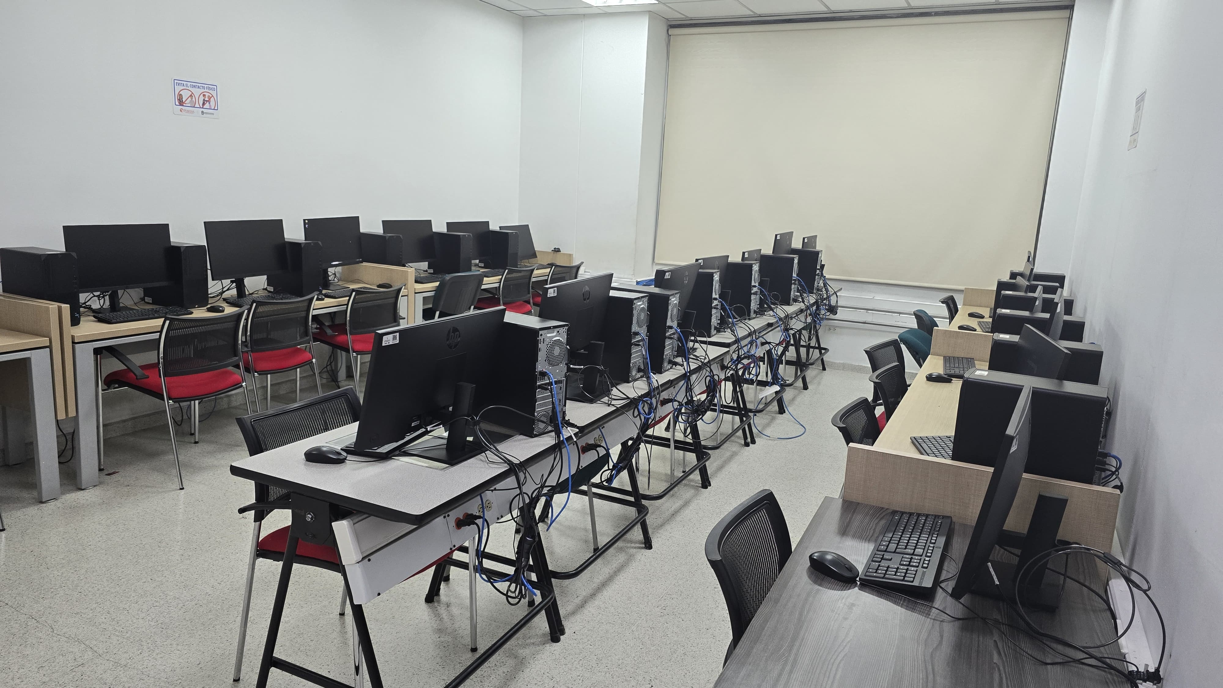 4. Salas de software-312