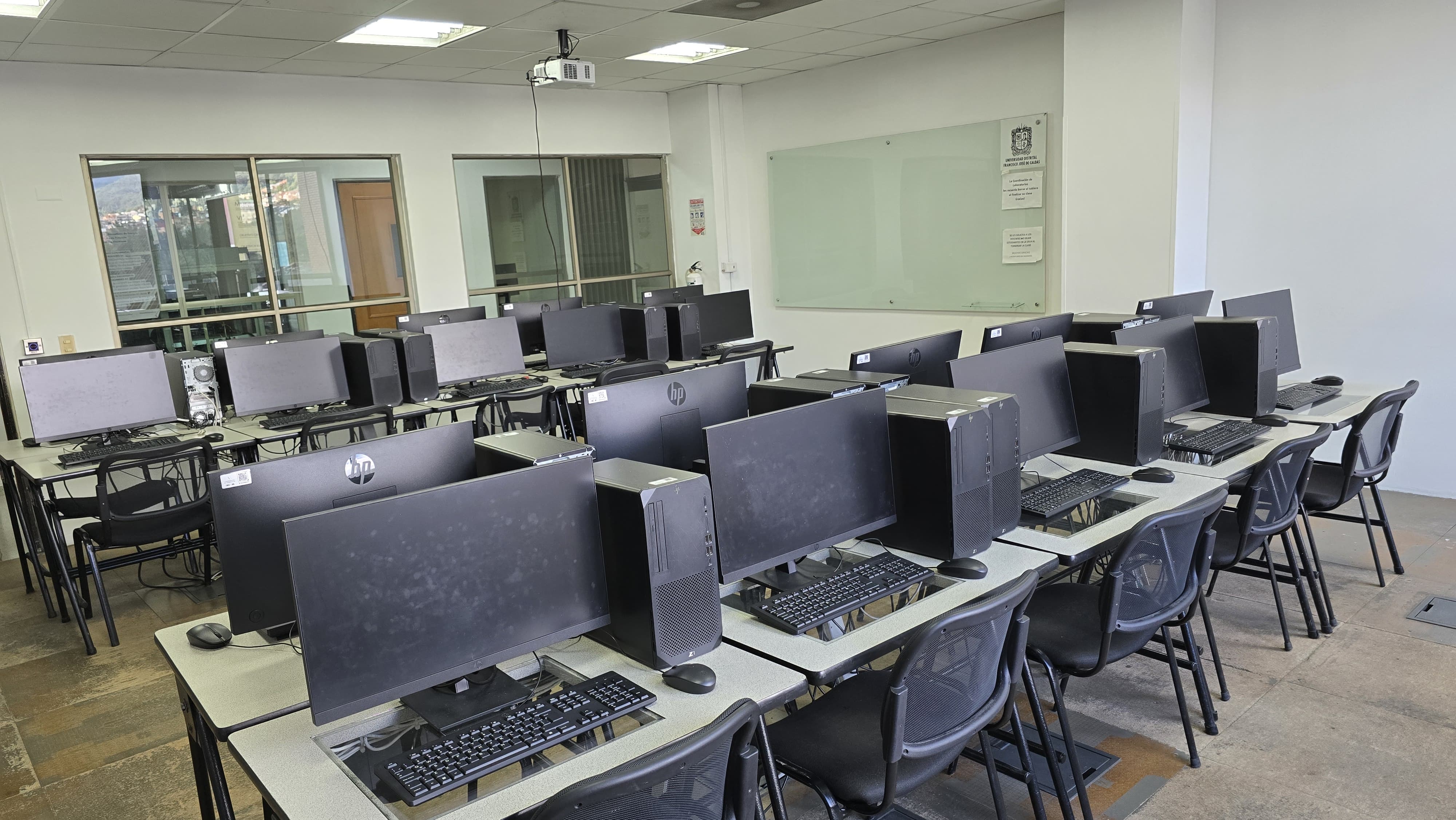 2. Salas de software-704