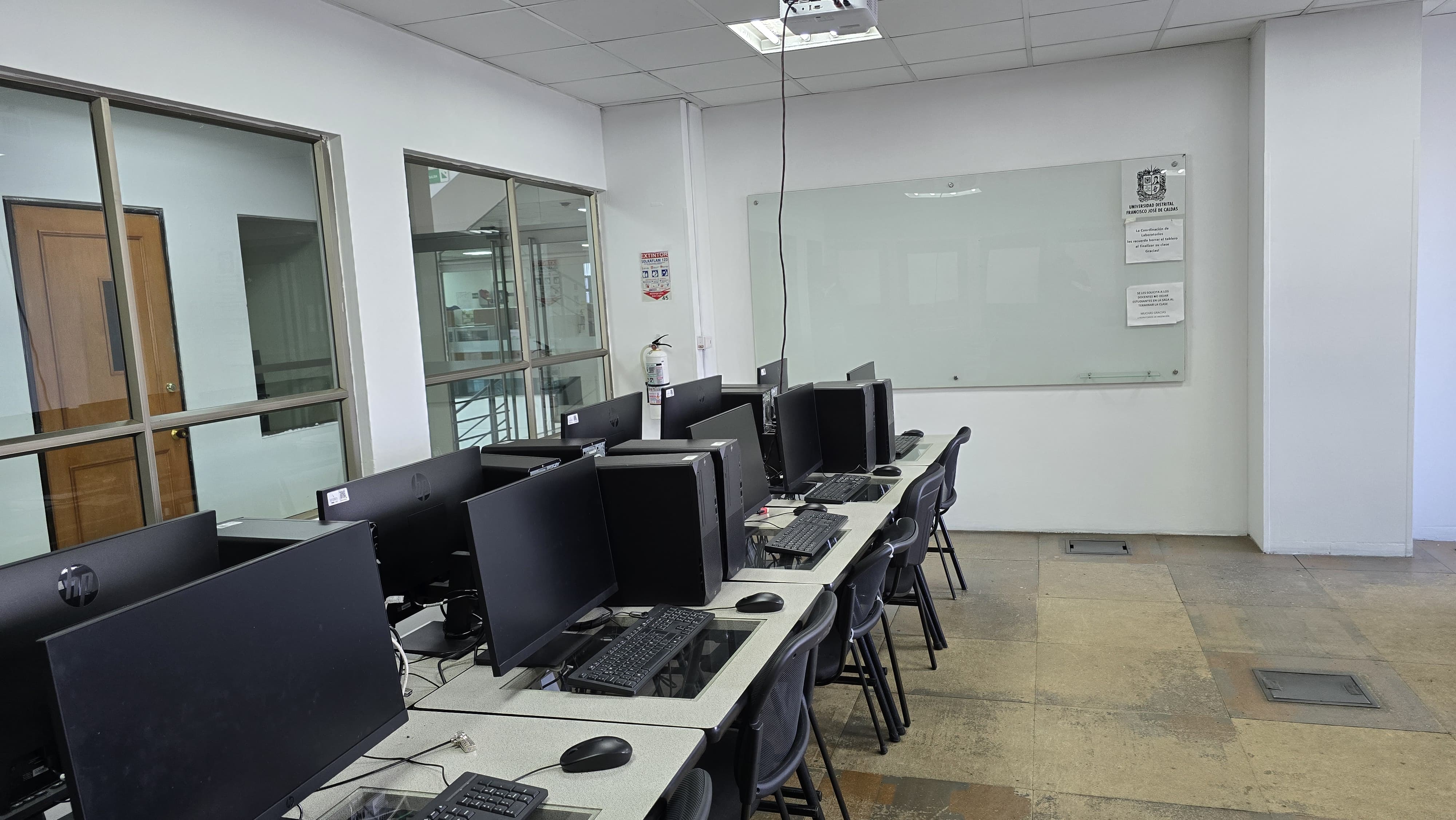 3. Salas de software-704