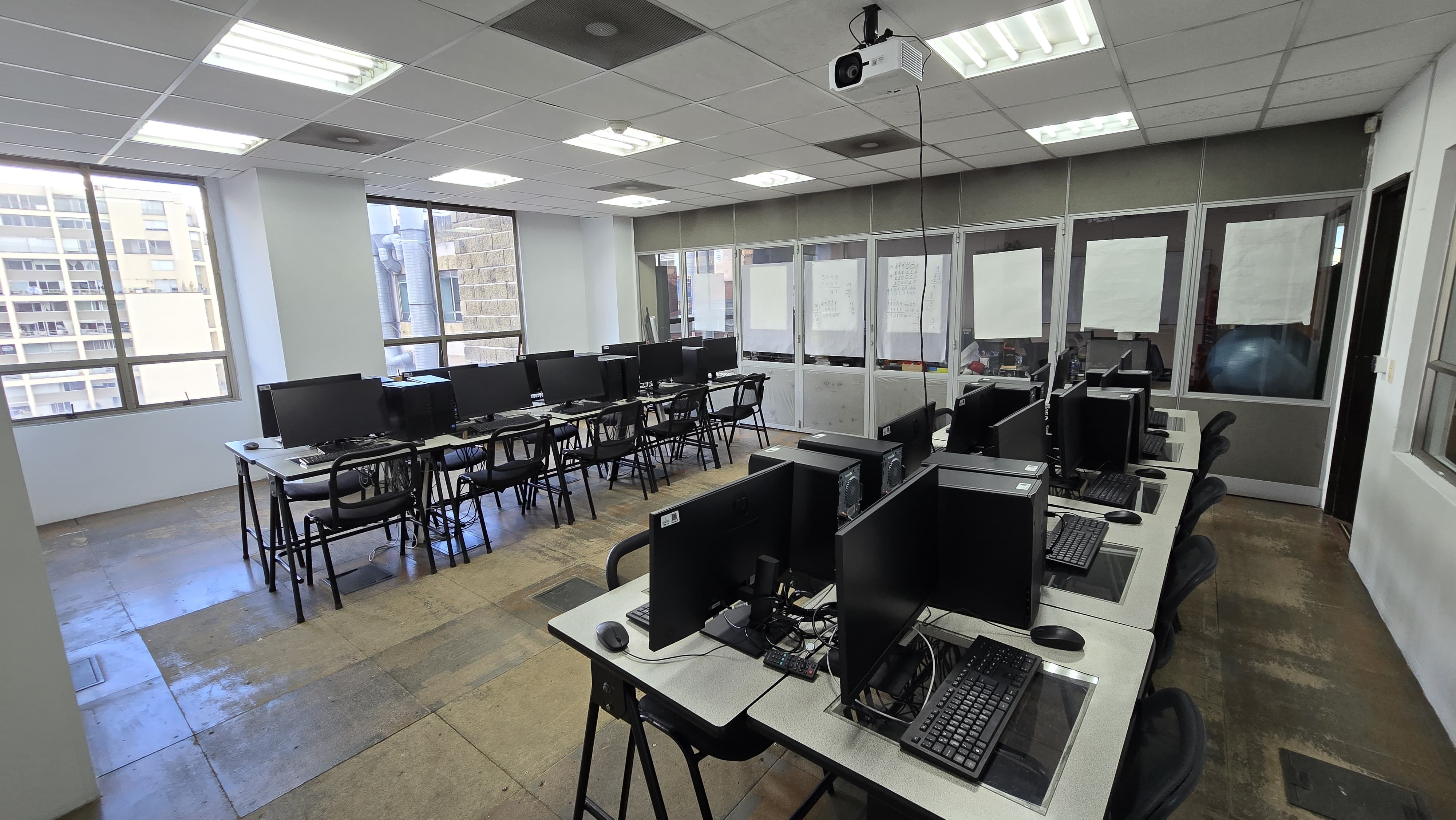 4. Salas de software-704