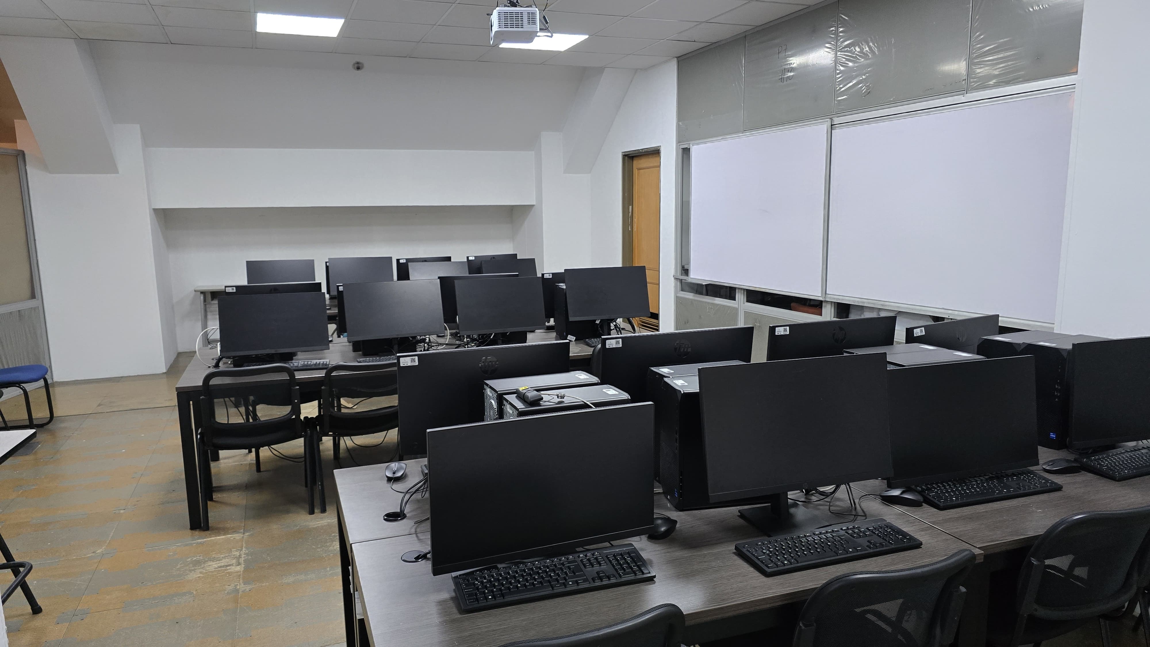 1. Salas de software-706